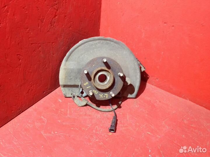 Кулак передний правый Митсубиси Лансер 10