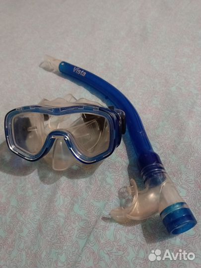Маска с трубкой для подводного плавания