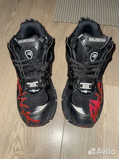 Balenciaga runner graffiti black