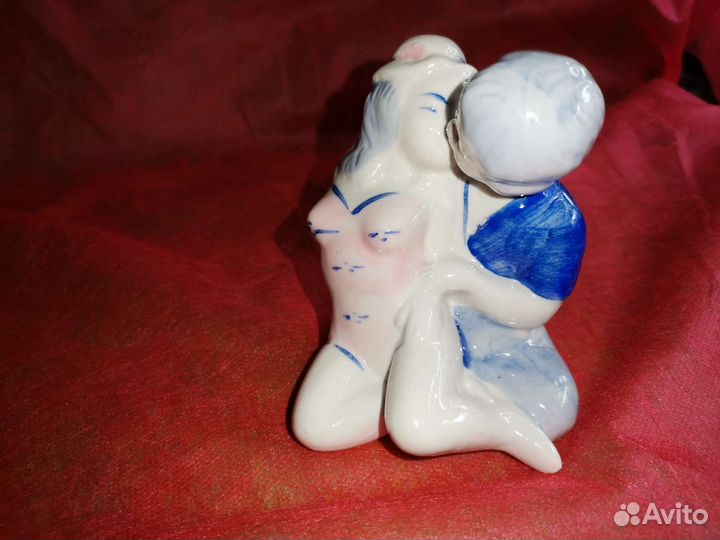 Дети целуются фарфор СССР