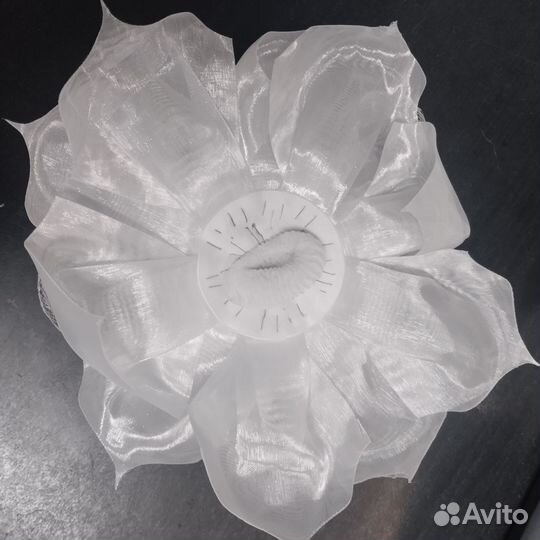 Праздничные бантики,цветок с бусинами