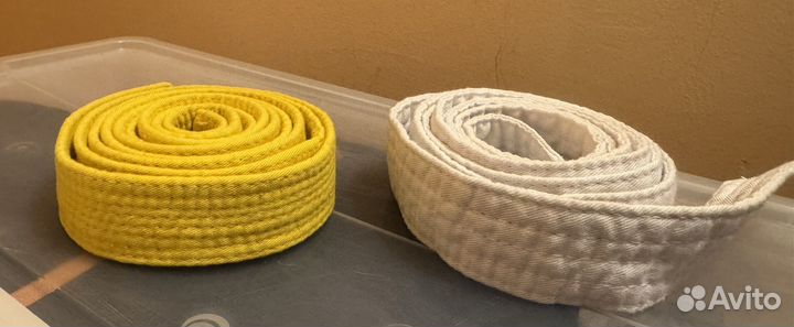 Белый пояс, желтый пояс каратэ