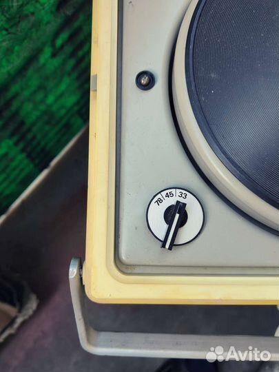 Проигрыватель винила. Рабочий