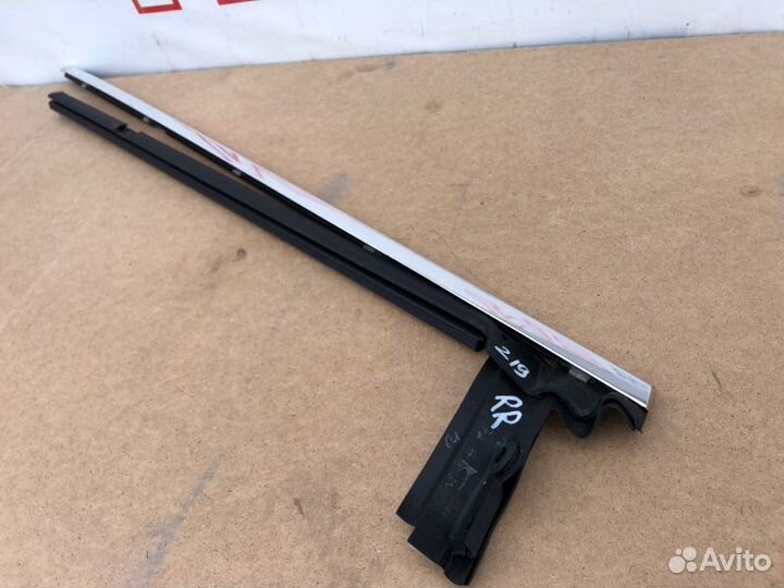 Молдинг на дверь задний правый Mercedes Cls-Class