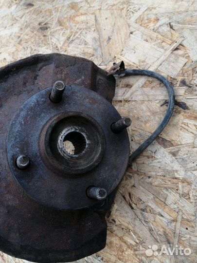 Кулак поворотный передний левый Mitsubishi Lancer