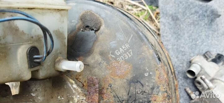 Главный тормозной цилиндр с вакумом Mazda 626 GE