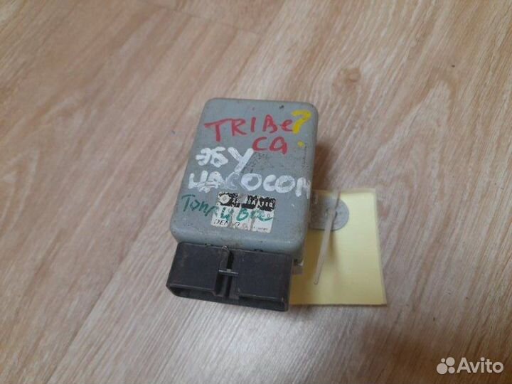 Блок управления топливным насосом Subaru Tribeca