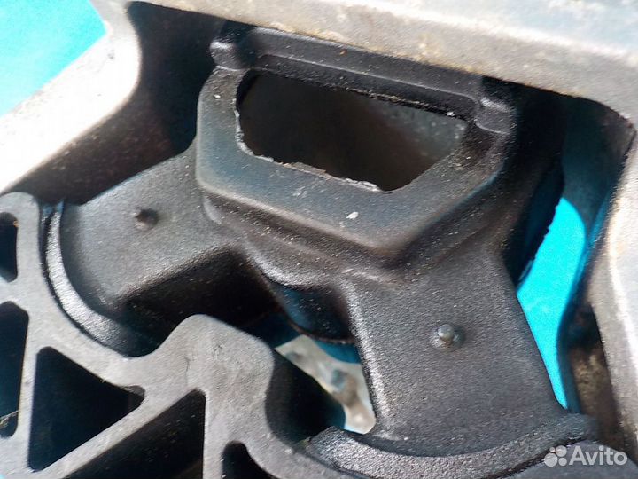 Опора двигателя (подушка) левая opel Astra J 2010