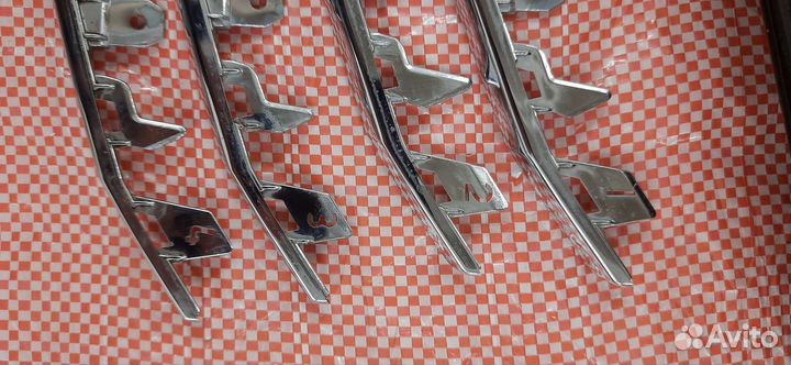 Молдинг решетки радиатора Tiguan Volkswagen