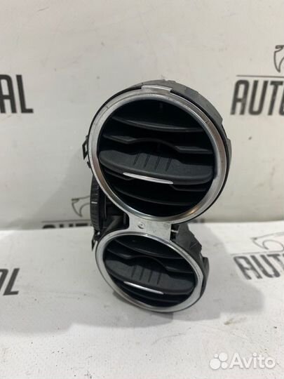 Дефлектор воздуховода правый Volkswagen Tiguan NF