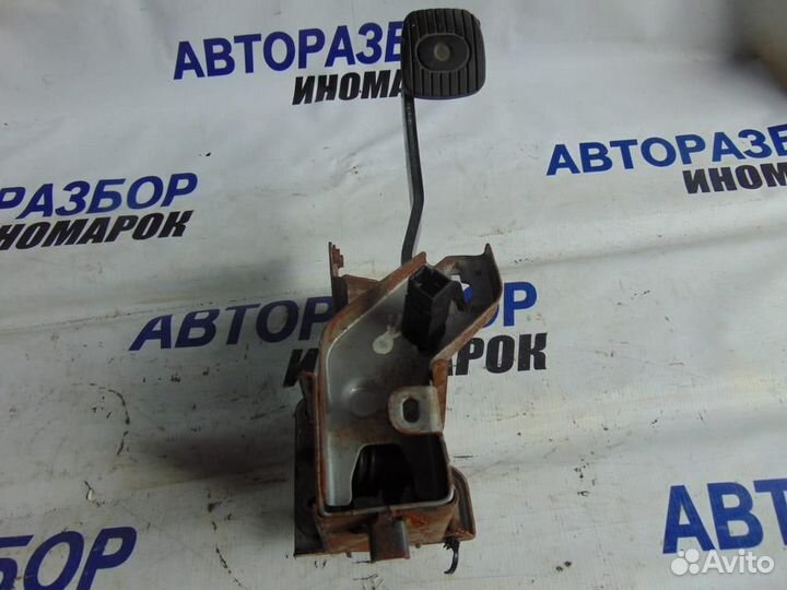 Педаль тормоза для Nissan Tiida 1 2004-2014г