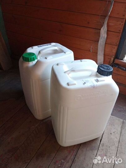 Канистры пластиковые 20 литров