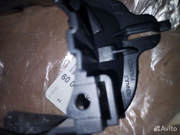 Кронштейн противотуманной фары Renault 6001549322