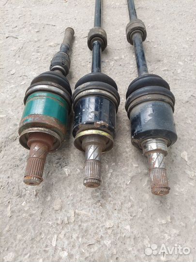 Привод Nissan Primera P10 2.0 л