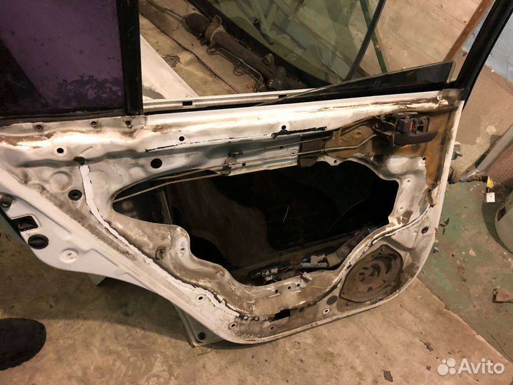 Дверь toyota corona 190