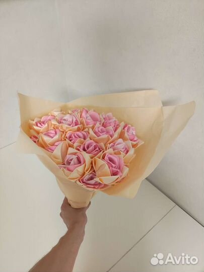 Искусственный букет цветов из атласных лент (розы)