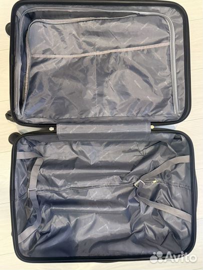 Чемодан на колесах М