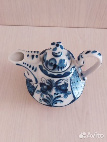 Гжель. Сливочник