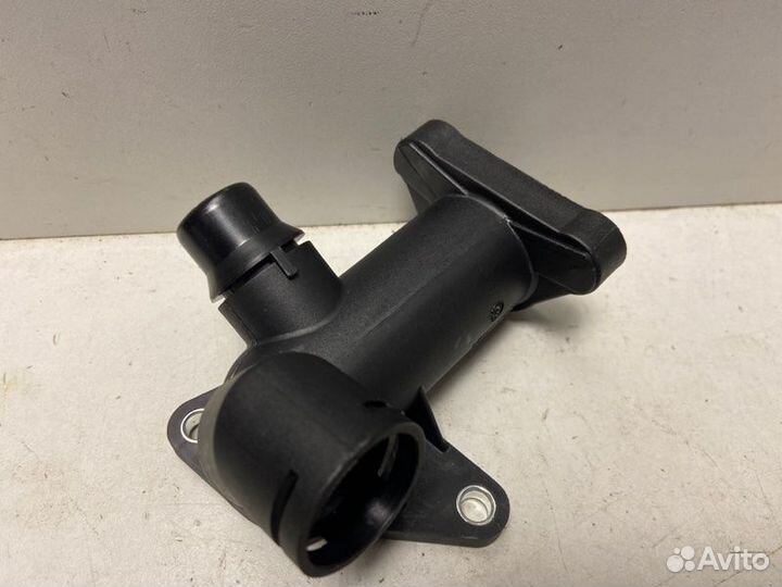 Фланец системы охлаждения Volkswagen Passat B5