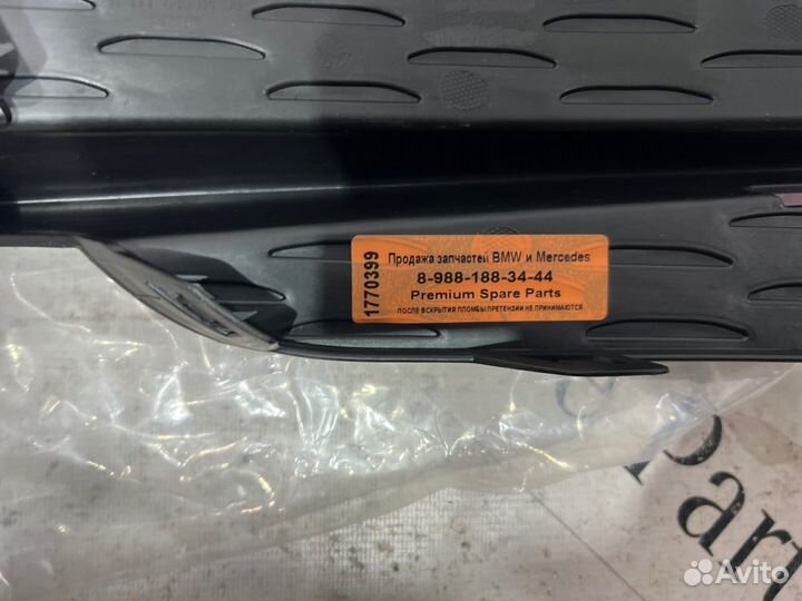 Решетка бампера передняя правая Mercedes-Benz