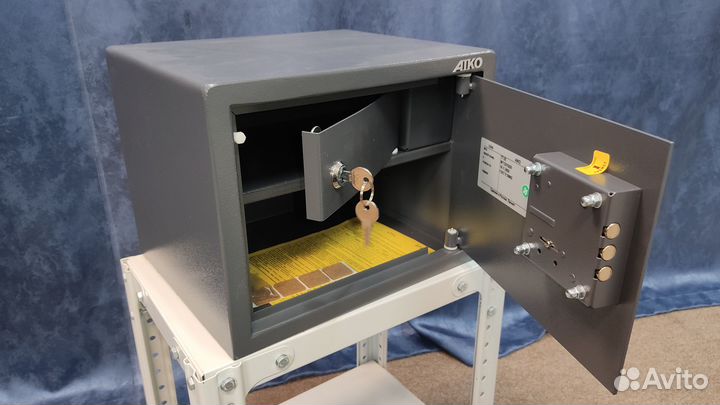 Сейф для пистолета с патронами