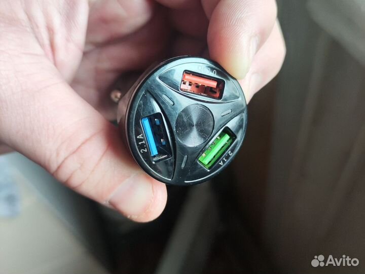 Автомобильное зарядное устройство