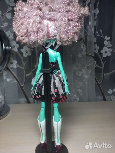 Кукла монстер хай Фрик Дю Шик Хани Свомп