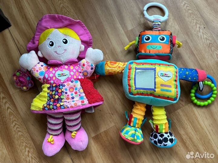 Кукла и робот lamaze