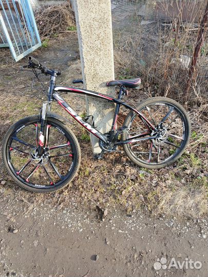 Велосипед на литых дисках Solomon