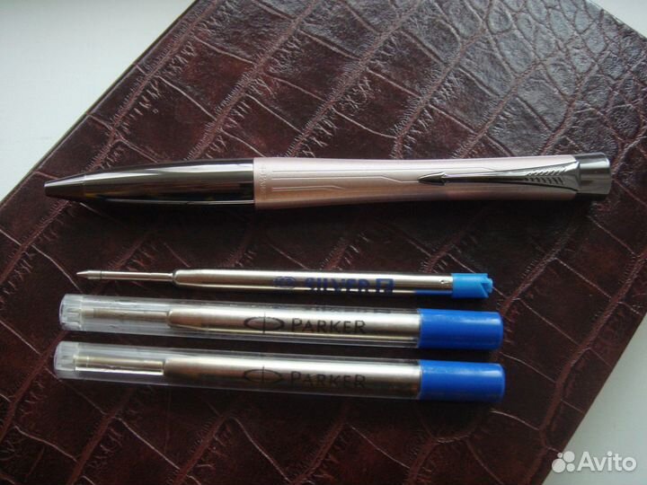 Шариковая ручка Parker Urban Premium Metallic Pink