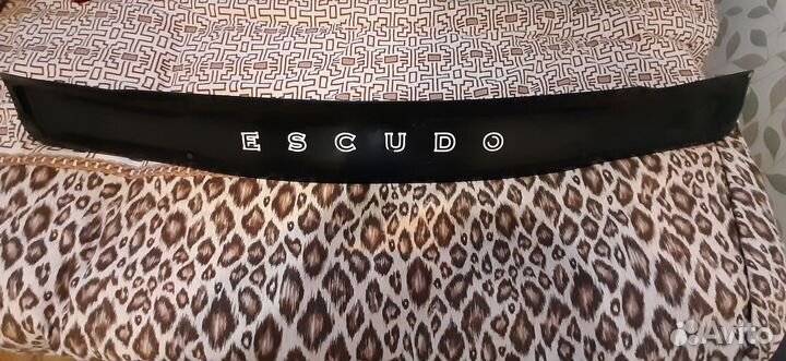 Дефлектор на капот