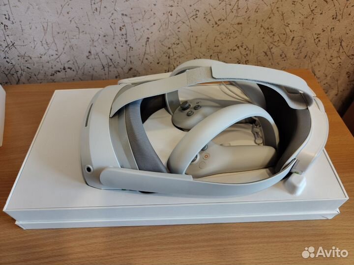 Гарнитура (шлем) виртуальной реальности Pico4 VR