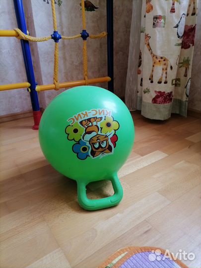 Гимнастический мяч попрыгун