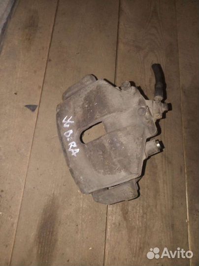 Суппорт передний правый Volkswagen Bora Фольксваге