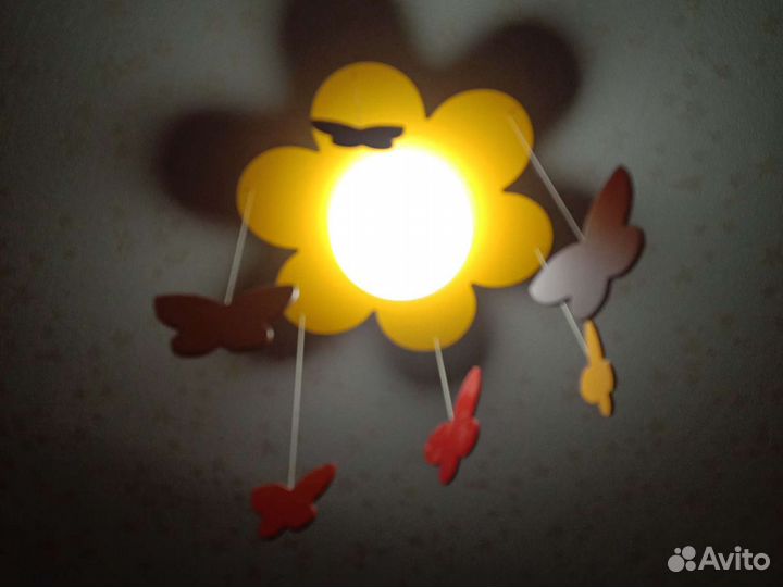 Люстра светильник в детскую комнату из деревау