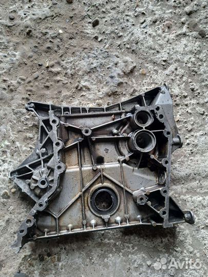 Передняя крышка двигателя на Mercedes W203