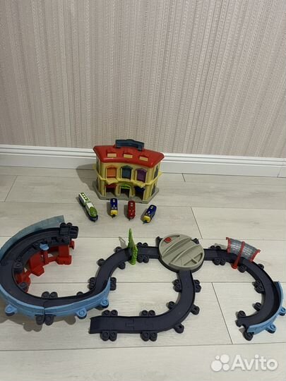 Chugginton Депо + трек + 4 паровоза