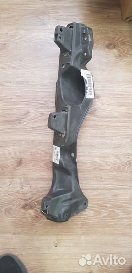 Кронштейн крыла пер лев 631235857R renault kangoo