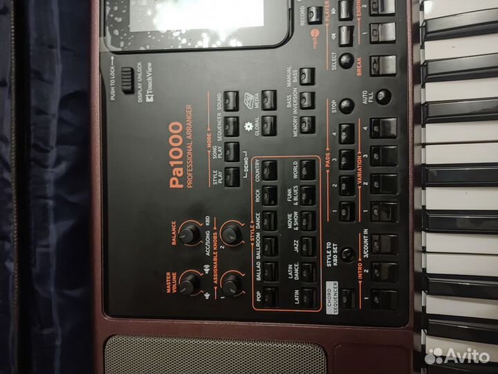 Синтезатор Korg Pa1000
