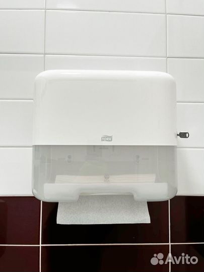 Диспенсер для бумажных полотенец Tork