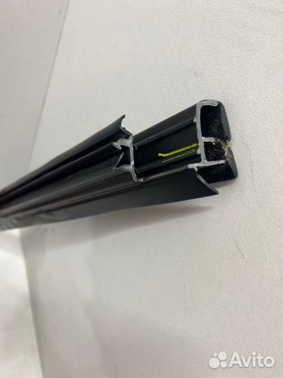 Уплотнитель стекла двери задний левый Toyota Camry
