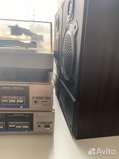 Усилитель, проигрыватель, наушники и колонки