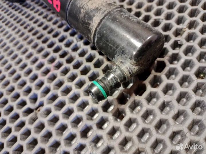 Форсунка омывателя передняя правая Volkswagen