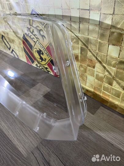 Стекло фары правой на Volkswagen Amarok 2010-2022