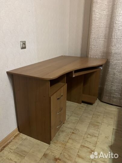 Угловой стол