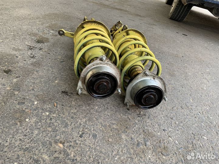 Передние стойки приора в сборе