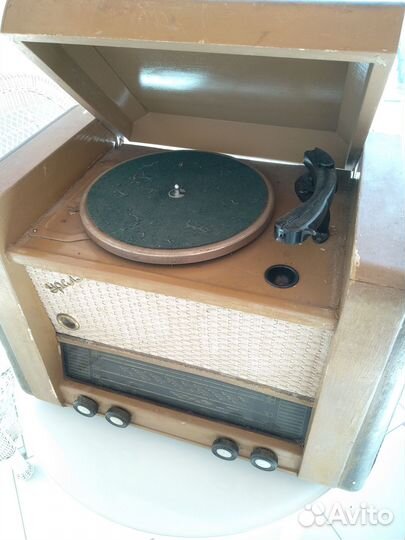 Раритетный ламповый радиоприемник Урал 57