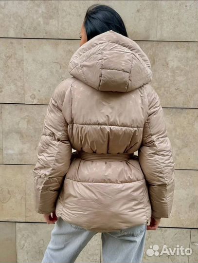 Зимняя куртка с капюшоном