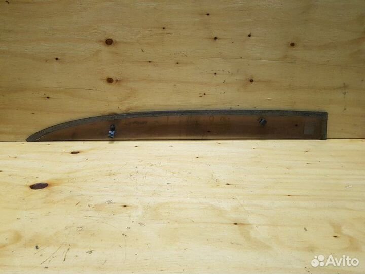 Ветровик лев. зад. toyota platz