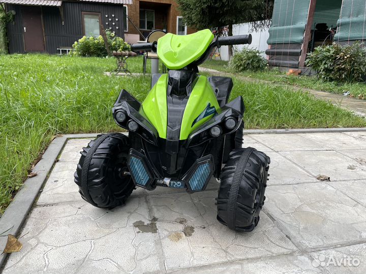 Детский квадроцикл на аккумуляторе